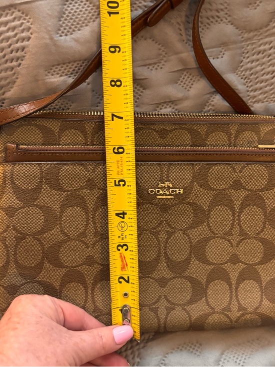 Coach Tan Signature Canvas Crossbody with Leather Pouch excellent condition - Picture 4 of 9